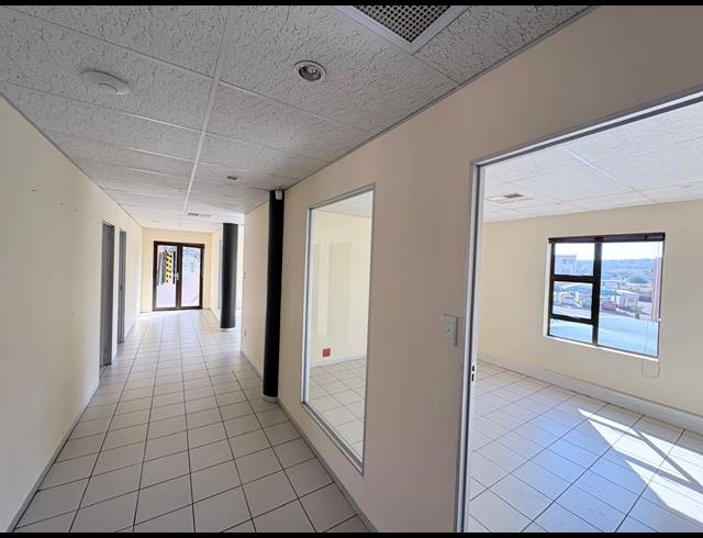 101M² OFFICE TO LET IN FOURWAYS